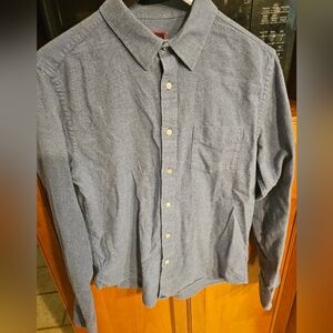 Untuckit brushed cotton button down. Size Medium.
